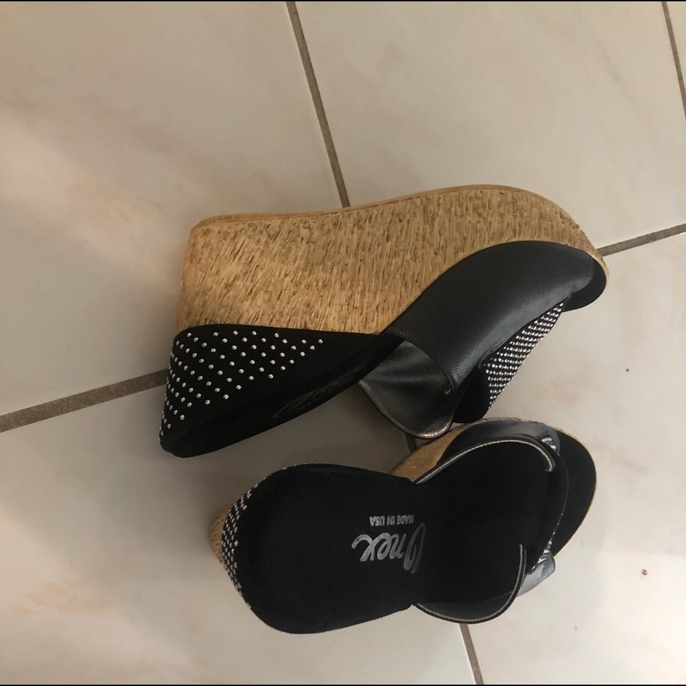 Onex sandals